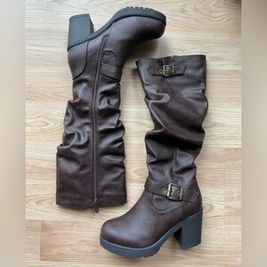 Women’s Dark Brown Chunky Heel Knee High Boots, Side Zipper, Round toe.